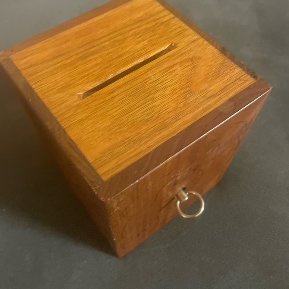 Vintage Play Stalgia Wood 1979 Coin Bank with windup Music box - Picture 10 of 10